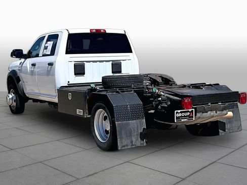 Used 2022 RAM 5500 Tradesman w/ Chrome Appearance Group AWD/4WD image 9