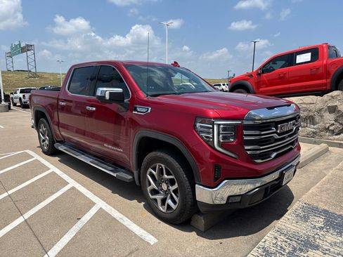 Used 2024 GMC Sierra 1500 SLT AWD/4WD image 3