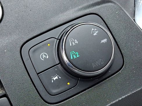 Used 2023 Chevrolet Traverse Premier image 26