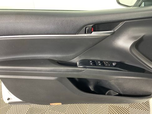 Used 2018 Toyota Camry SE w/ Moonroof Package FWD image 13