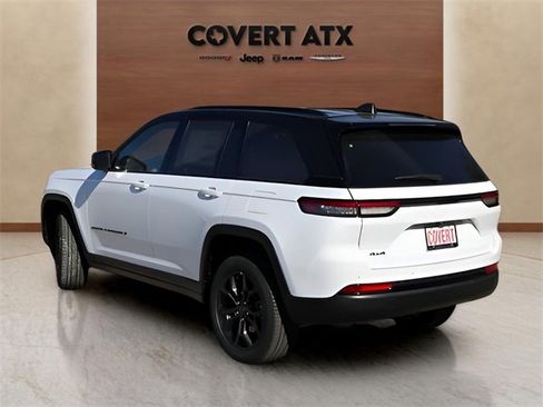 New 2025 Jeep Grand Cherokee Limited image 3