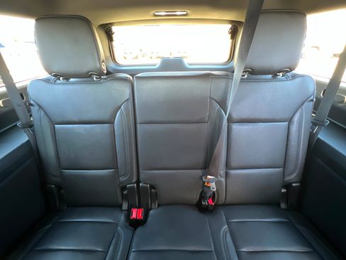Used 2024 Chevrolet Suburban Z71 w/ Luxury Package AWD/4WD image 23