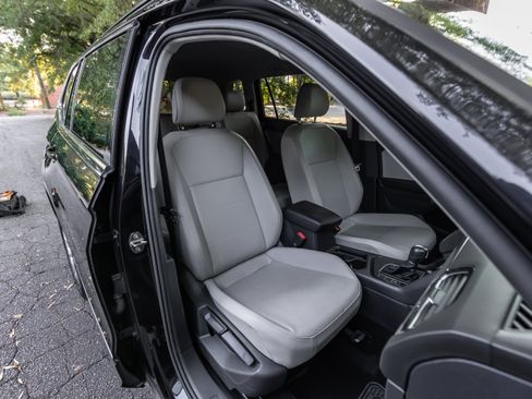 Used 2018 Volkswagen Tiguan SE FWD image 11