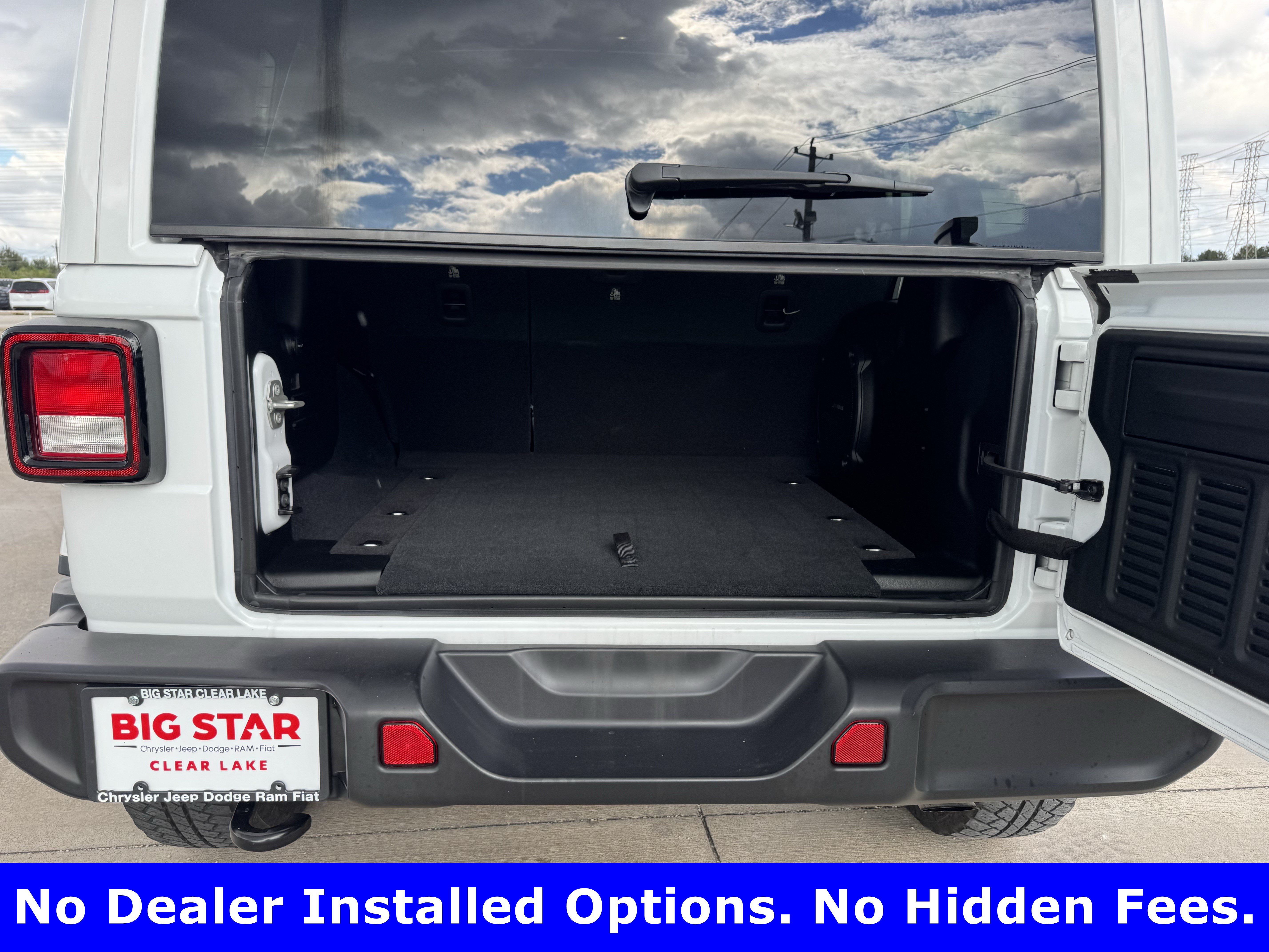 Used 2023 Jeep Wrangler Unlimited Sahara AWD/4WD image 24