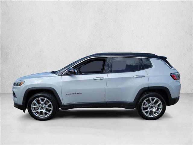 Used 2025 Jeep Compass Limited AWD/4WD image 8