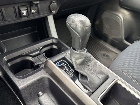 Used 2021 Toyota Tacoma SR5 w/ Trail Edition image 17