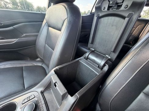 Used 2020 GMC Acadia SLT FWD image 16