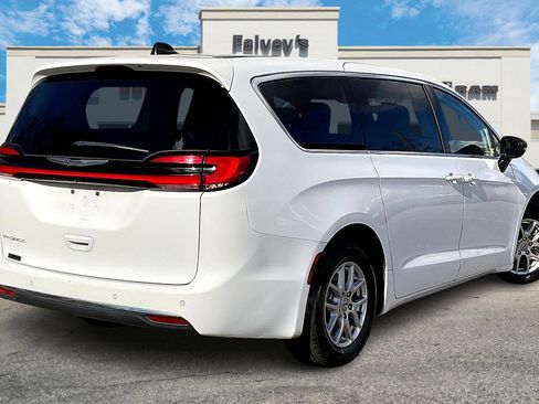Certified 2024 Chrysler Pacifica Touring-L image 2