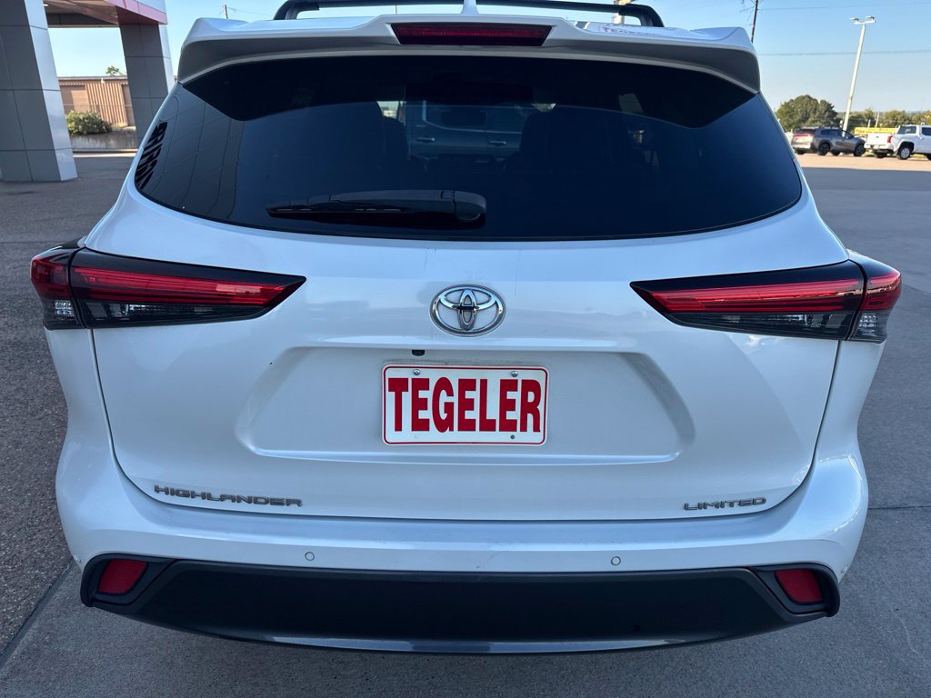 Used 2020 Toyota Highlander Limited FWD image 6