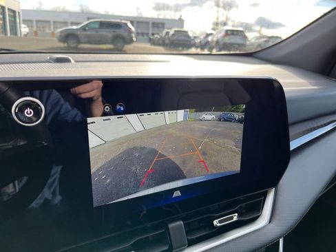 Used 2025 Chevrolet Equinox LT image 18