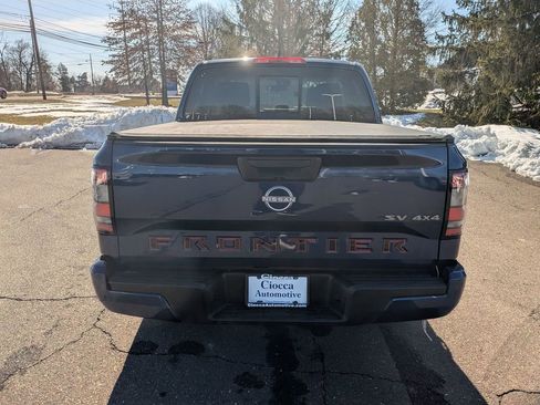 Used 2022 Nissan Frontier SV w/ Graphics Package image 5