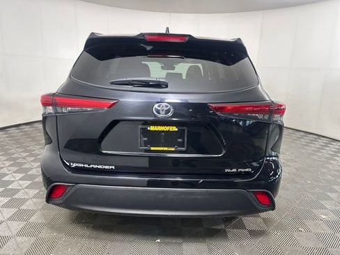 Used 2022 Toyota Highlander XLE image 4