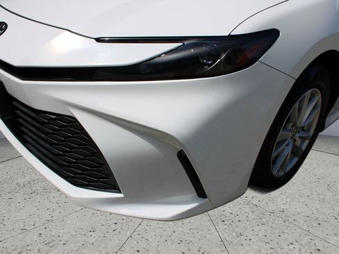 Used 2025 Toyota Camry LE AWD/4WD image 10
