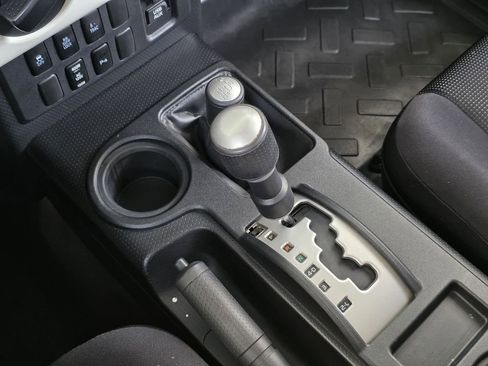 Used 2013 Toyota FJ Cruiser 4WD w/ Upgrade Pkg image 18