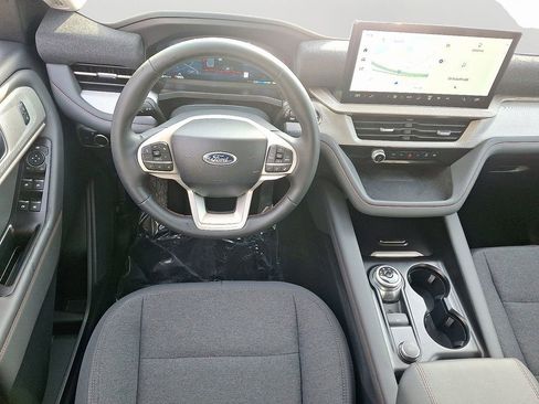 Used 2025 Ford Explorer Active AWD/4WD image 12