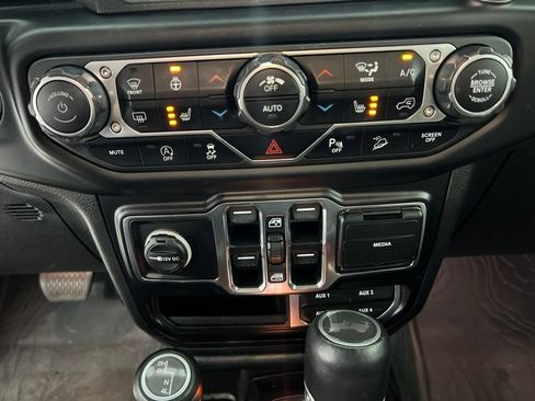 Used 2021 Jeep Wrangler Unlimited Sahara AWD/4WD image 17