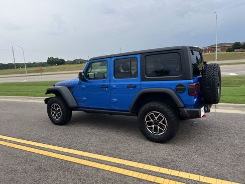 Certified 2025 Jeep Wrangler Unlimited Rubicon w/ Convenience Group AWD/4WD image 8