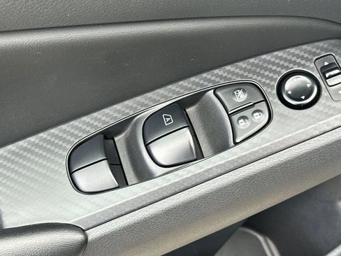Used 2023 Nissan Altima 2.5 SR FWD image 13