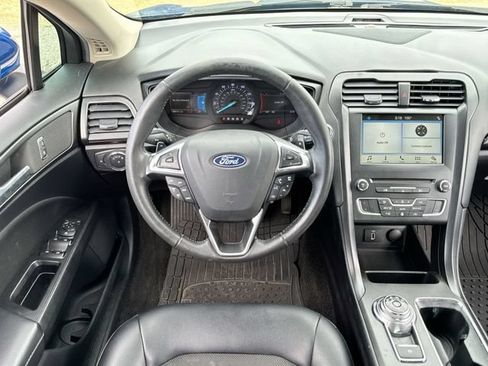 Used 2018 Ford Fusion SE w/ Equipment Group 201A FWD image 14
