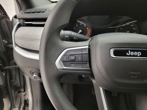 Used 2023 Jeep Compass Sport image 3