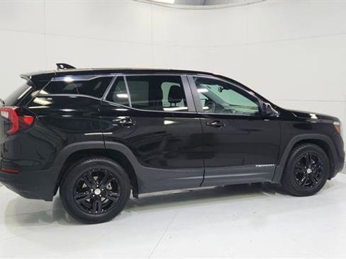 Used 2023 GMC Terrain SLE image 8