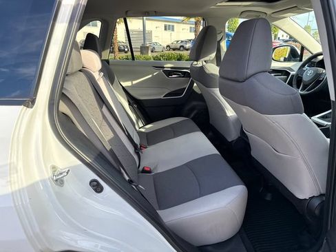Used 2022 Toyota RAV4 XLE w/ Convenience Package AWD/4WD image 10