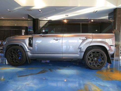 Used 2024 Land Rover Defender 110 X-Dynamic SE image 11