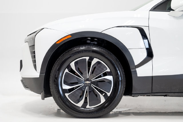 Used 2024 Chevrolet Blazer EV LT AWD/4WD image 27