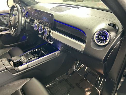 Used 2023 Mercedes-Benz GLB 250 w/ Premium Package image 27