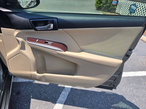 Used 2012 Toyota Camry XLE w/ Leather Pkg FWD image 17