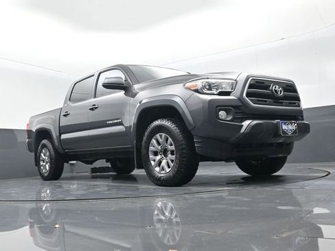Used 2017 Toyota Tacoma SR5 image 17