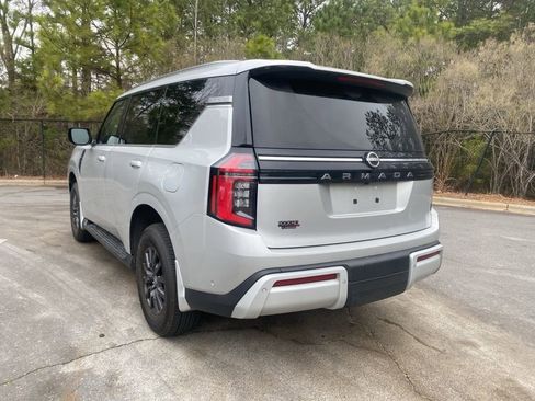 Used 2025 Nissan Armada SV image 5