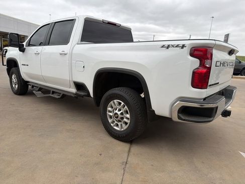 Used 2022 Chevrolet Silverado 2500 LT w/ Convenience Package image 5