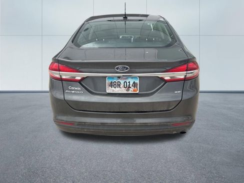 Used 2017 Ford Fusion SE FWD image 5