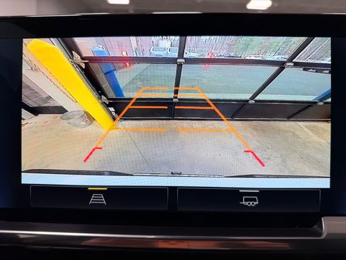 Used 2025 Chevrolet Silverado 1500 LT image 51