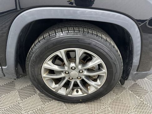 Used 2020 Jeep Cherokee Latitude Plus image 13