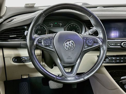 Used 2018 Buick Regal Essence FWD image 17