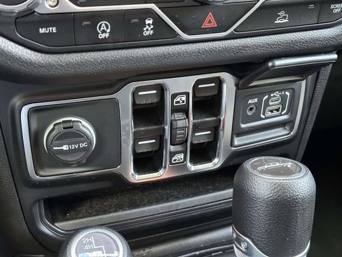 Used 2024 Jeep Gladiator Sport image 30