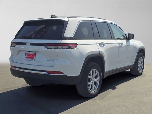 Used 2022 Jeep Grand Cherokee Limited RWD image 3