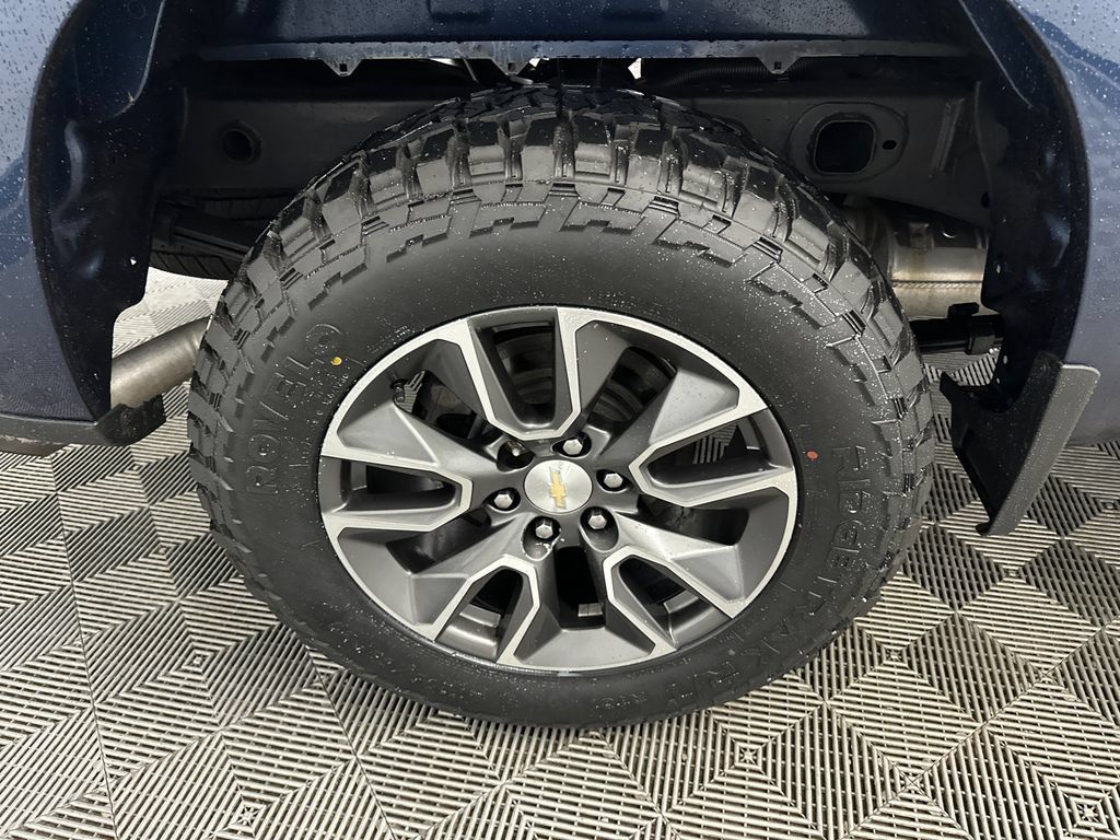 Used 2022 Chevrolet Silverado 1500 LT AWD/4WD image 18