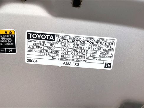 Used 2023 Toyota Venza XLE image 32