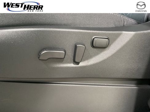 Used 2025 Nissan Frontier SV image 17