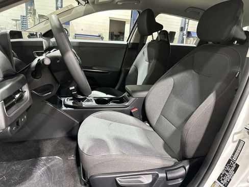 New 2025 Kia K4 LX image 11