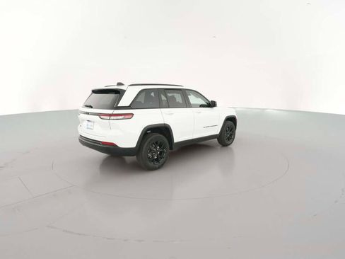 New 2025 Jeep Grand Cherokee Altitude image 12