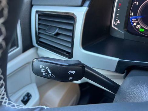 Used 2023 Volkswagen Atlas SE image 32