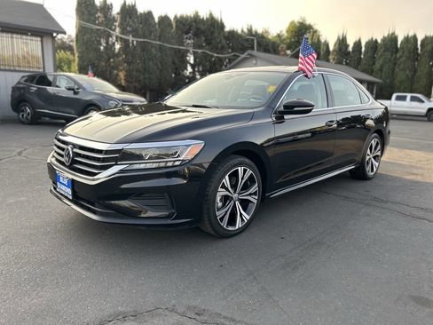 Used 2022 Volkswagen Passat 2.0T SE image 4