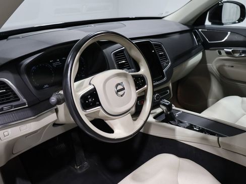 Used 2020 Volvo XC90 T6 Momentum image 14