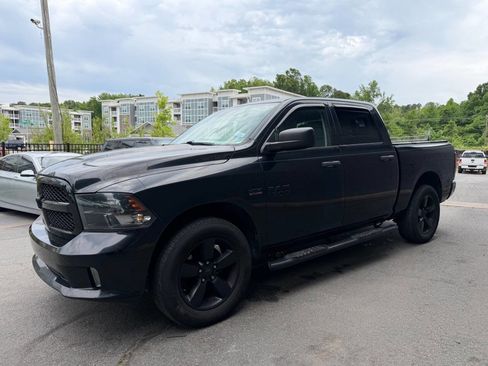 Used 2017 RAM 1500 Express w/ Express Value Package AWD/4WD image 4