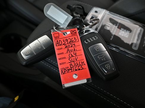 Used 2024 Audi Q4 e-tron Premium image 15