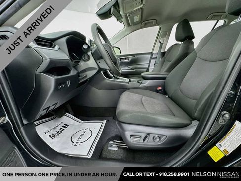 Used 2020 Toyota RAV4 XLE FWD image 19